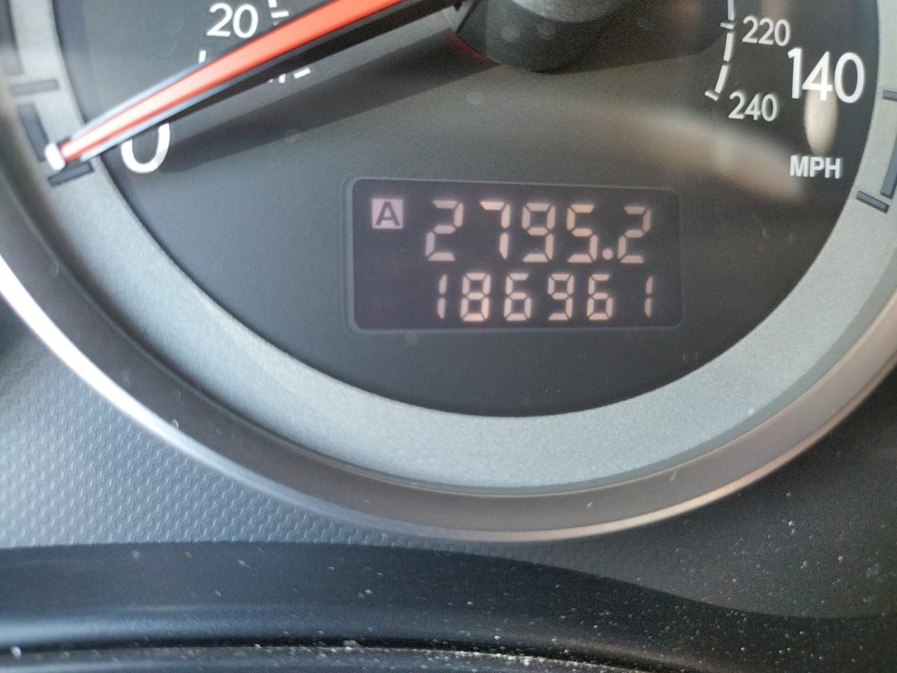 Photo 8 from auction – 2005 SUBARU LEGACY OUT with VIN 4S4BP61C557317296
