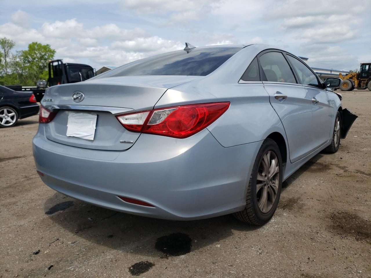 Photo 4 from auction – 2013 HYUNDAI SONATA SE with VIN 5NPEC4AC3DH599109