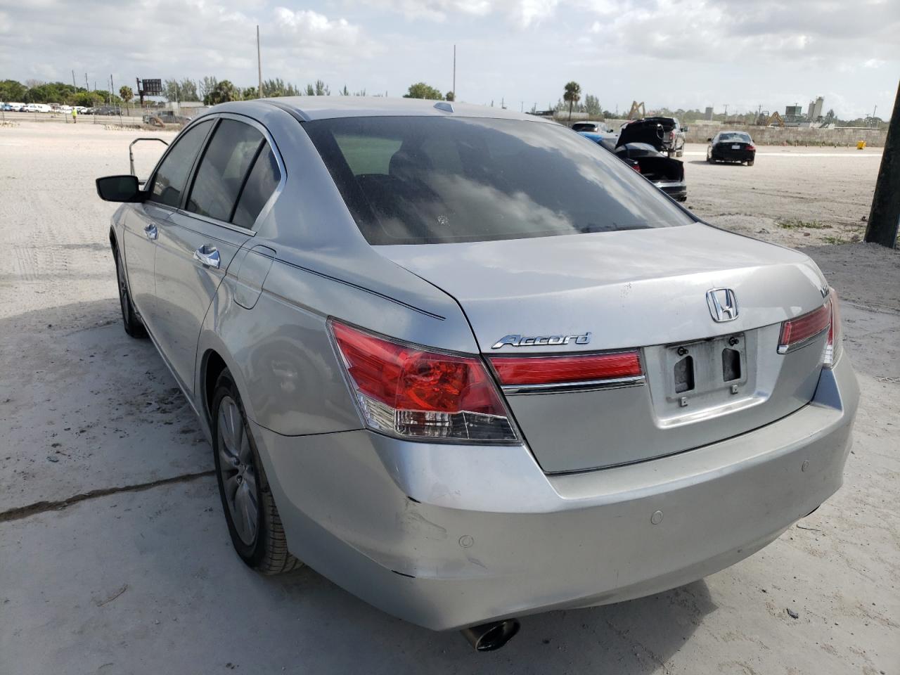 Photo 3 from auction – 2011 HONDA ACCORD EXL with VIN 1HGCP3F82BA030364
