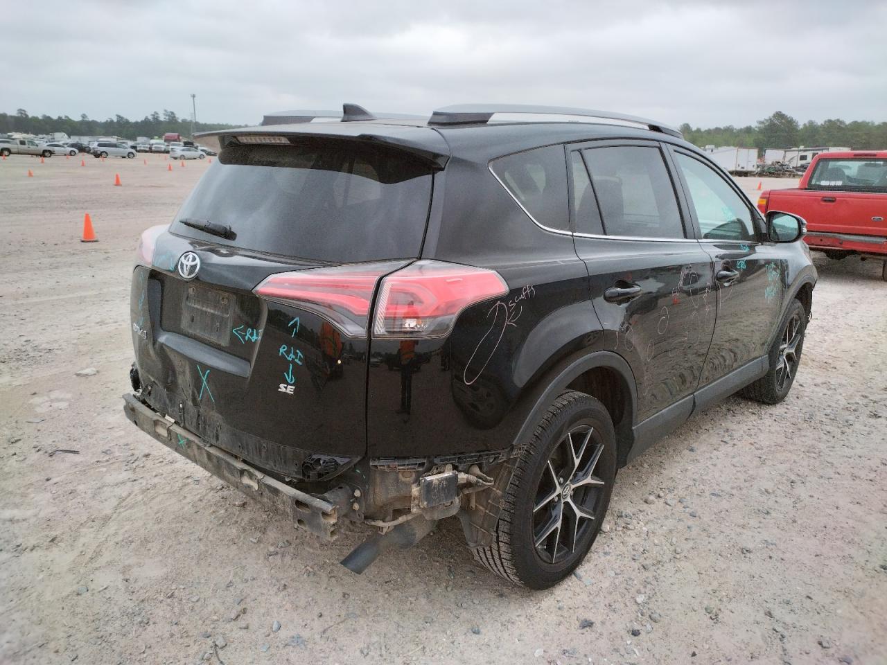 Photo 4 from auction – 2016 TOYOTA RAV4 SE with VIN 2T3NFREV1GW240368