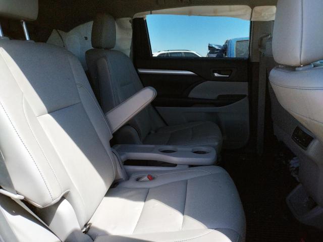 Photo 6 from auction – 2017 TOYOTA HIGHLANDER with VIN 5TDKZRFH8HS208927
