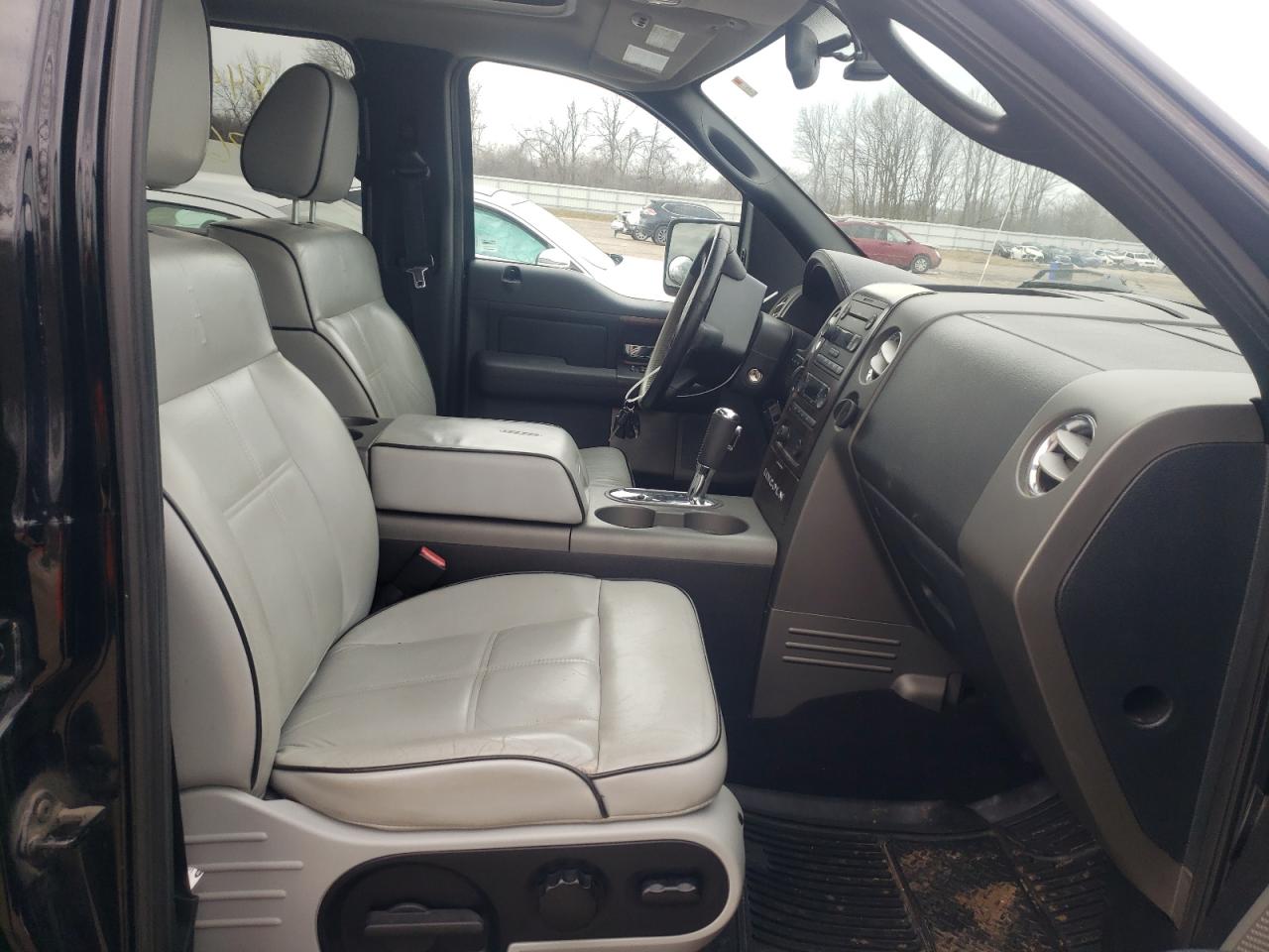 Photo 5 from auction – 2006 LINCOLN MARK LT with VIN 5LTPW18586FJ00692