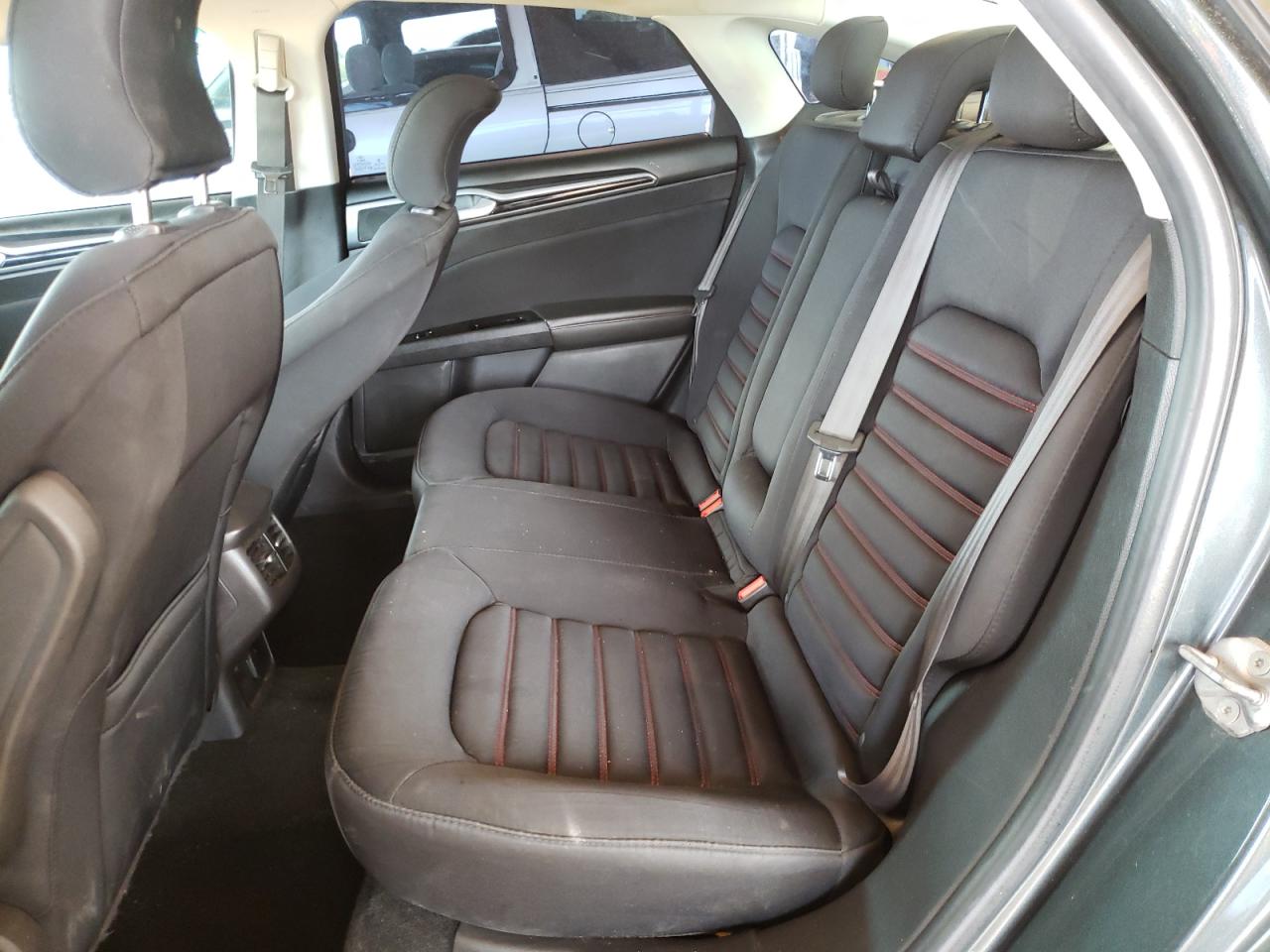 Photo 6 from auction – 2016 FORD FUSION SE with VIN 3FA6P0T98GR203427