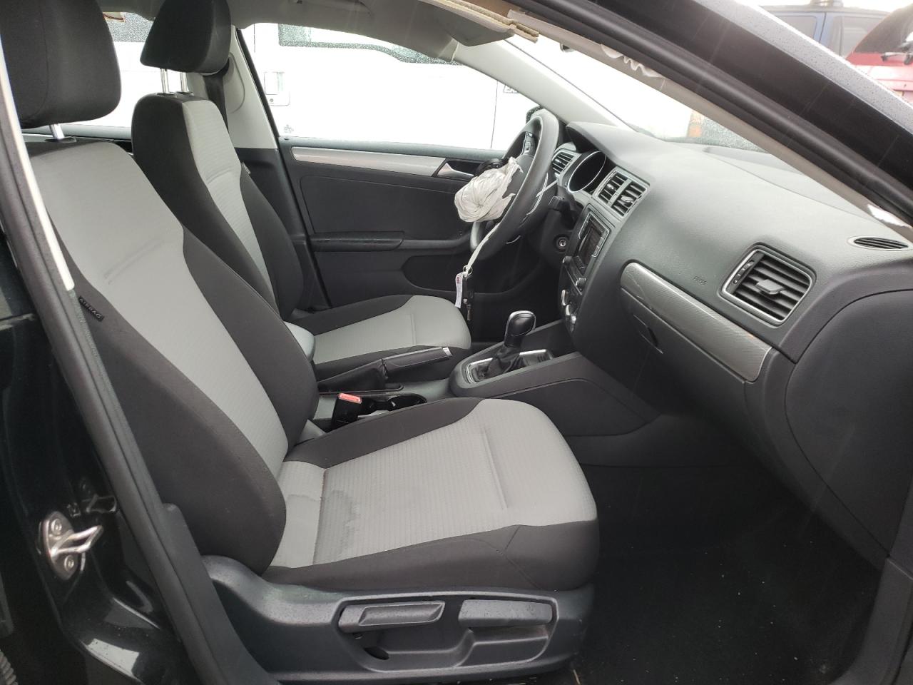 Photo 5 from auction – 2017 VOLKSWAGEN JETTA S with VIN 3VW2B7AJXHM372356