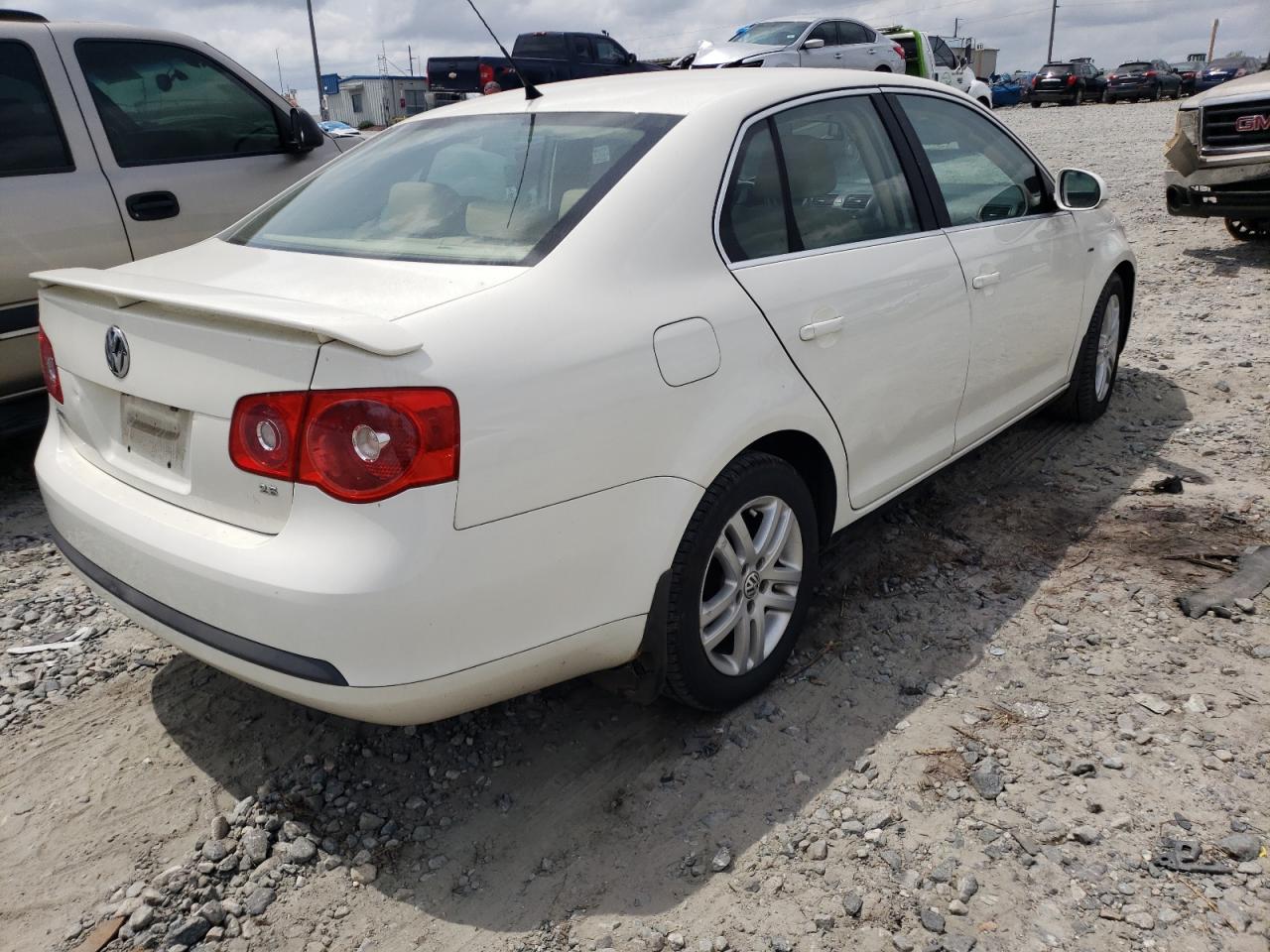 Photo 4 from auction – 2007 VOLKSWAGEN JETTA WOLF with VIN 3VWEF71K67M178772