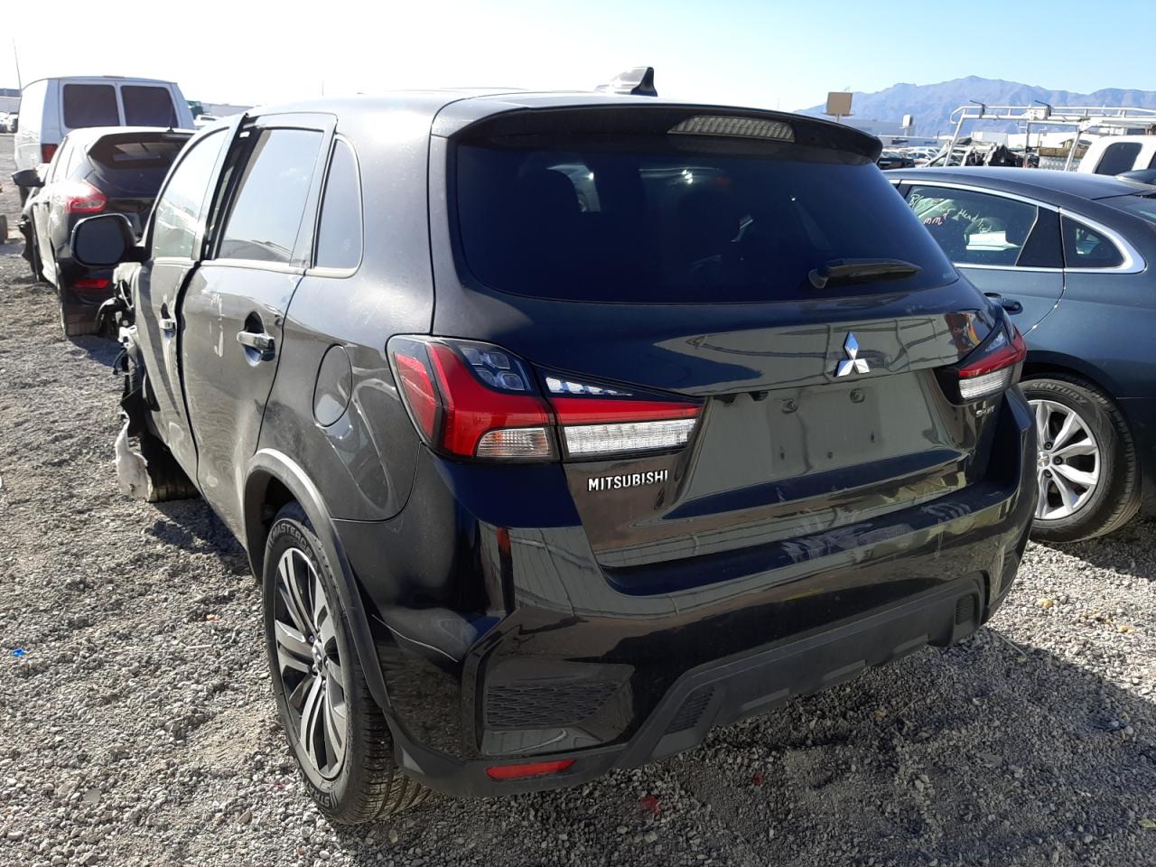 Photo 3 from auction – 2020 MITSUBISHI OUTLANDER with VIN JA4AR3AU9LU026374
