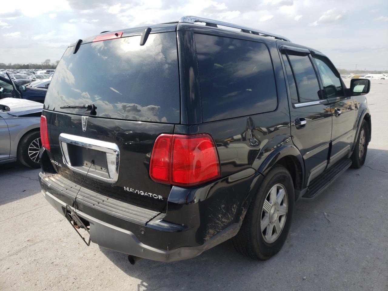 Photo 4 from auction – 2003 LINCOLN NAVIGATOR with VIN 5LMFU28R93LJ03894