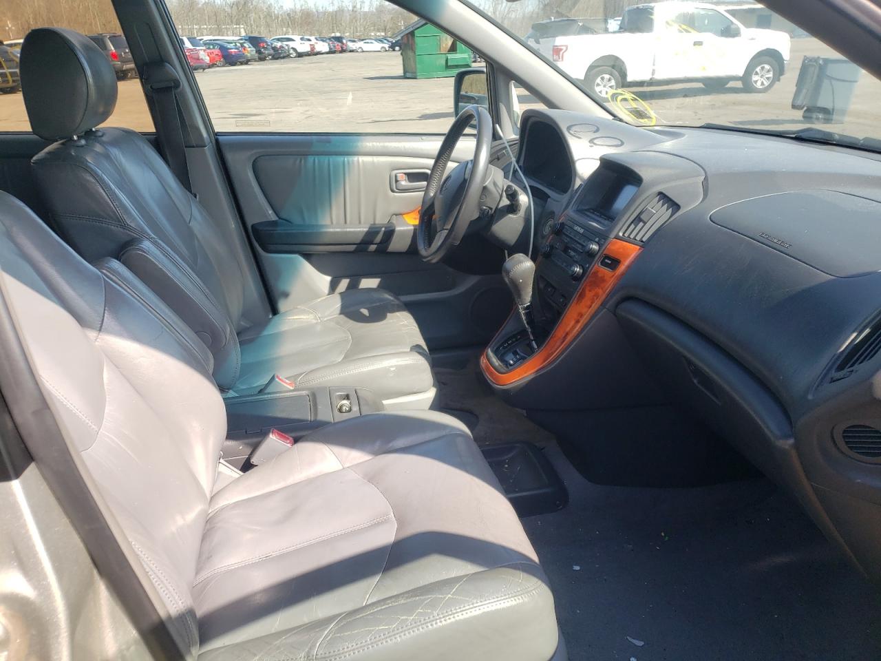 Photo 5 from auction – 2000 LEXUS RX 300 with VIN JT6HF10U4Y0165076