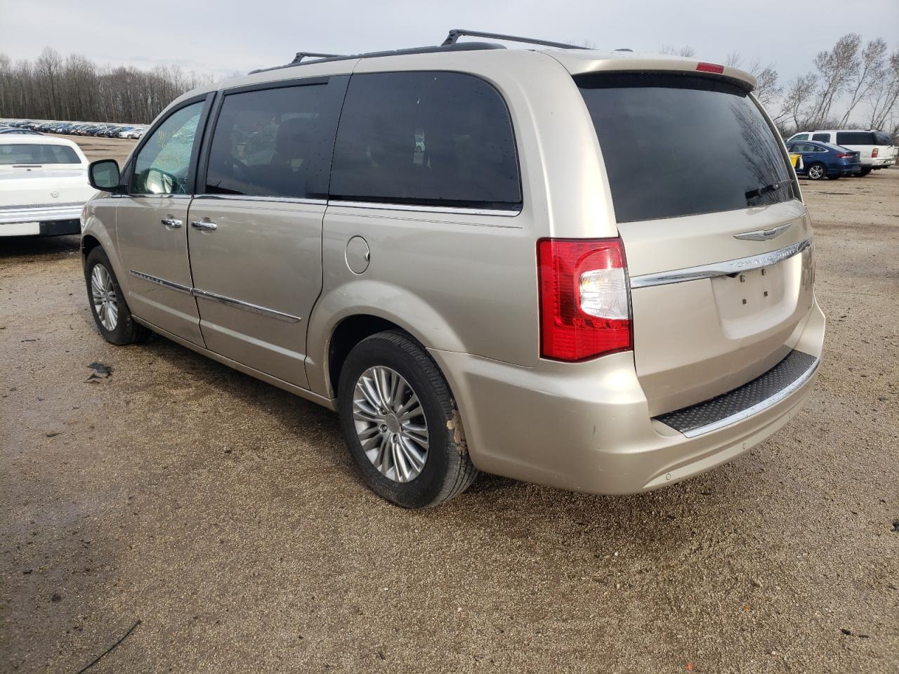 Photo 3 from auction – 2015 CHRYSLER TOWN & COU with VIN 2C4RC1CG2FR547170
