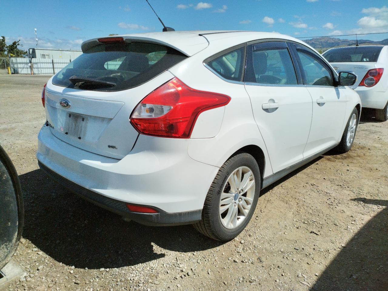 Photo 4 from auction – 2012 FORD FOCUS SEL with VIN 1FAHP3M24CL374289