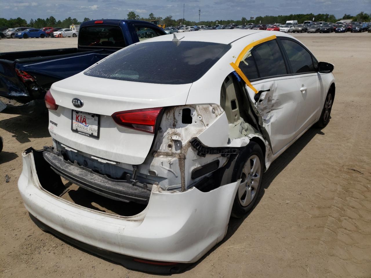 Photo 4 from auction – 2017 KIA FORTE LX with VIN 3KPFK4A79HE123287