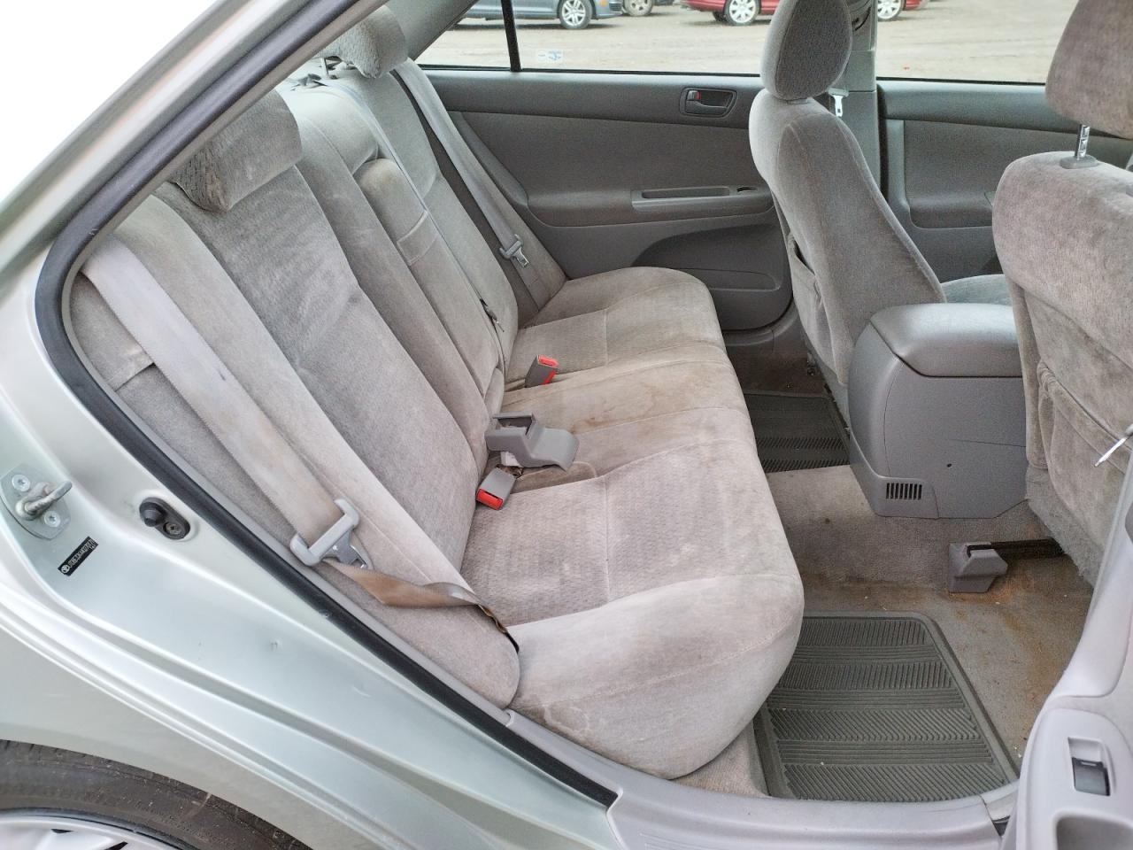 Photo 6 from auction – 2004 TOYOTA CAMRY LE with VIN JTDBE32K440270171