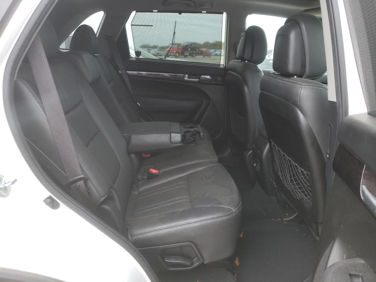 Photo 6 from auction – 2015 KIA SORENTO EX with VIN 5XYKUDA79FG600924