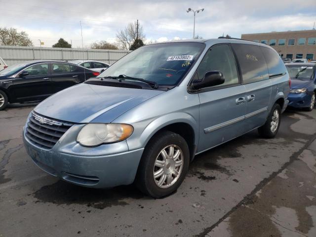 Photo 2 from auction – 2005 CHRYSLER TOWN & COU with VIN 2C4GP54L65R206772