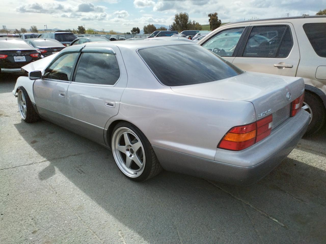 Photo 3 from auction – 1998 LEXUS LS 400 with VIN JT8BH28F0W0099433