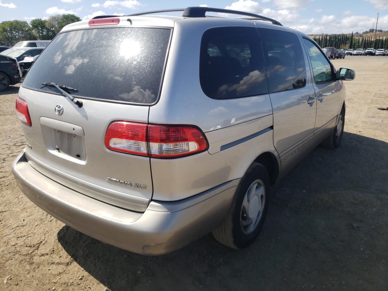 Photo 4 from auction – 2002 TOYOTA SIENNA LE with VIN 4T3ZF13C32U457207