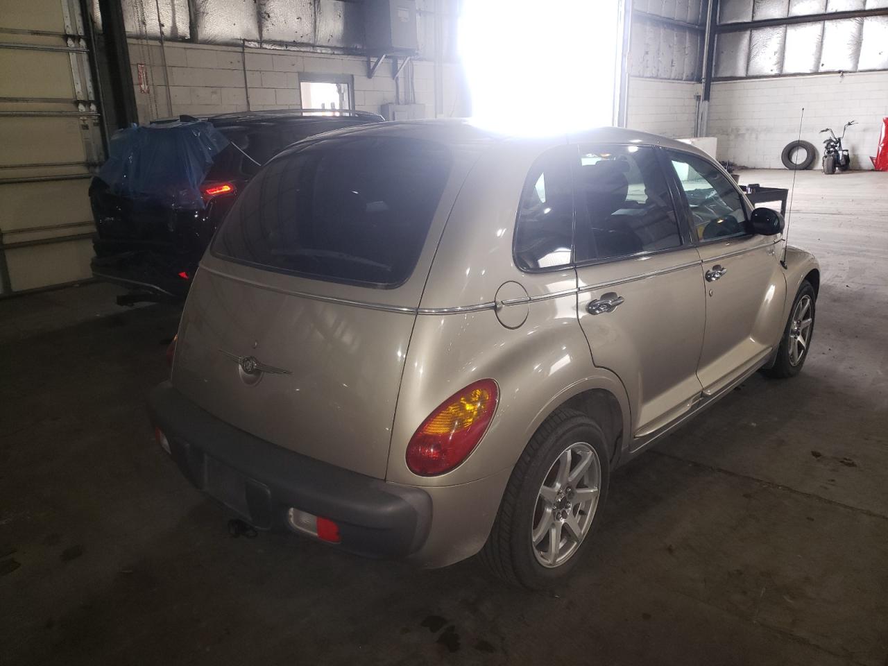 Photo 4 from auction – 2002 CHRYSLER PT CRUISER with VIN 3C8FY68BX2T221153