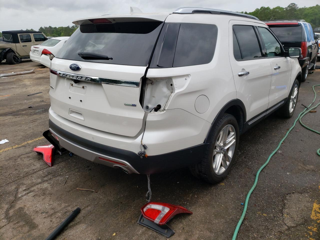 Photo 4 from auction – 2016 FORD EXPLORER L with VIN 1FM5K8F80GGC55692