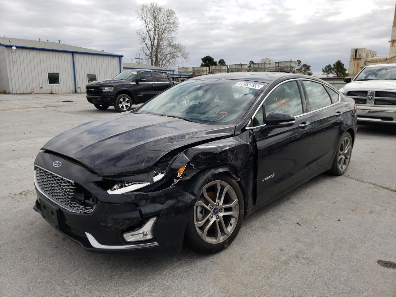 Photo 2 from auction – 2019 FORD FUSION TIT with VIN 3FA6P0RU9KR273006