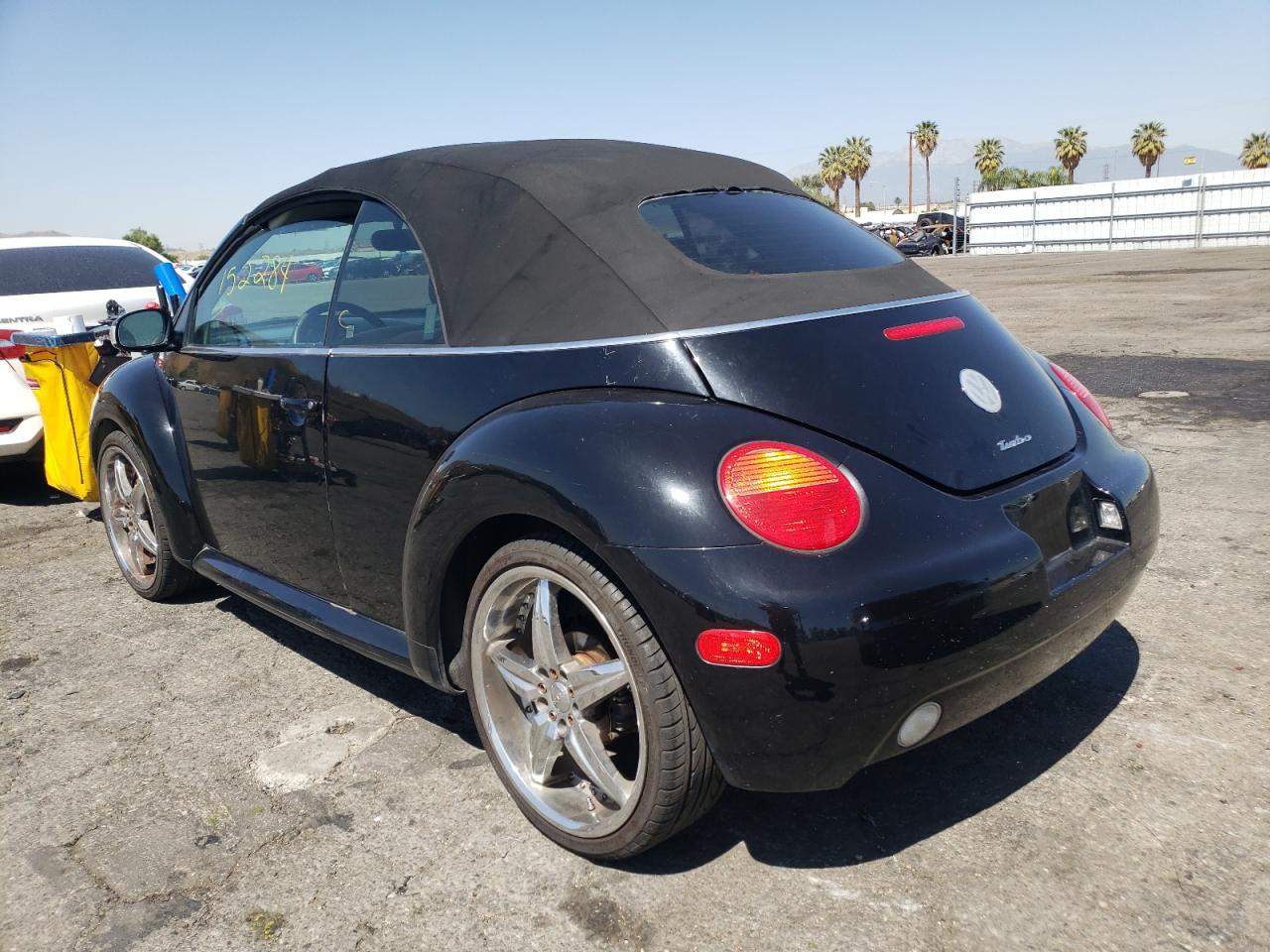 Photo 3 from auction – 2005 VOLKSWAGEN NEW BEETLE with VIN 3VWCD31Y85M301995