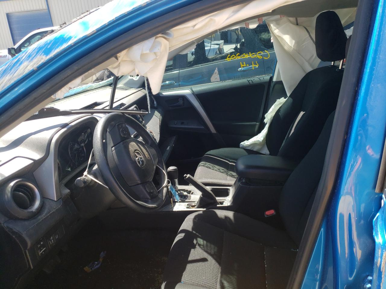 Photo 5 from auction – 2018 TOYOTA RAV4 LE with VIN 2T3ZFREV7JW507957