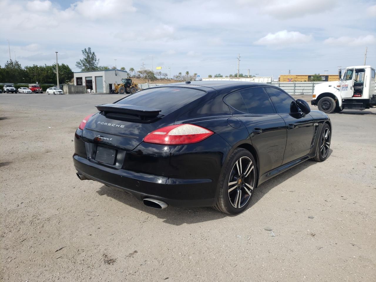 Photo 4 from auction – 2011 PORSCHE PANAMERA 2 with VIN WP0AA2A76BL020876