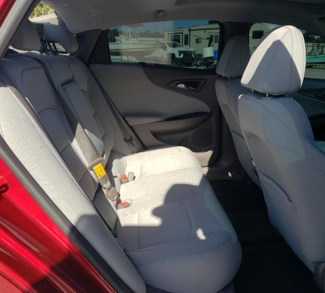 Photo 6 from auction – 2019 CHEVROLET MALIBU LT with VIN 1G1ZD5ST4KF148953