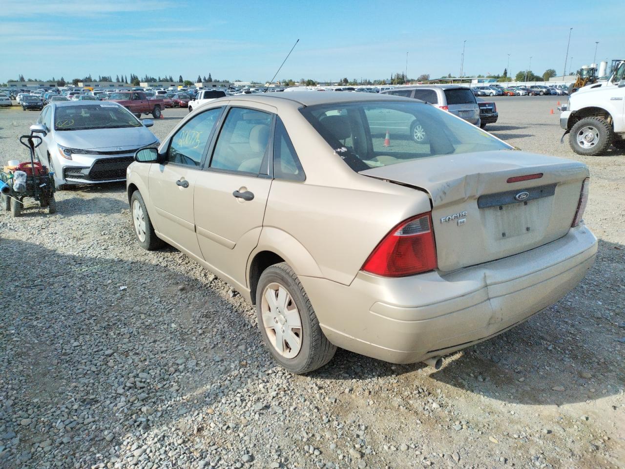 Photo 3 from auction – 2007 FORD FOCUS ZX4 with VIN 1FAHP34N97W351735