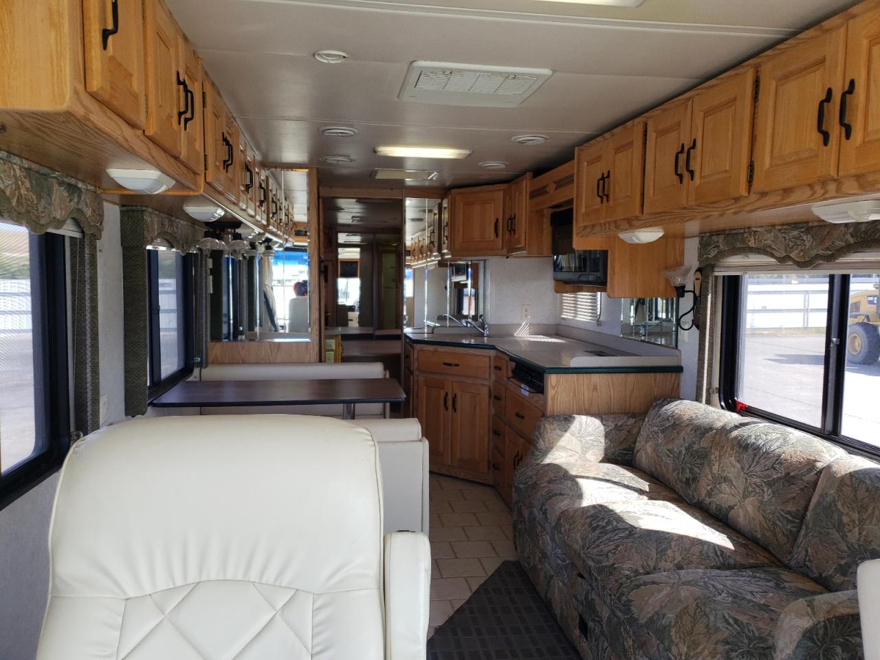 Photo 6 from auction – 2001 ROADMASTER RAIL MTRHM with VIN 1RF12041X12013337