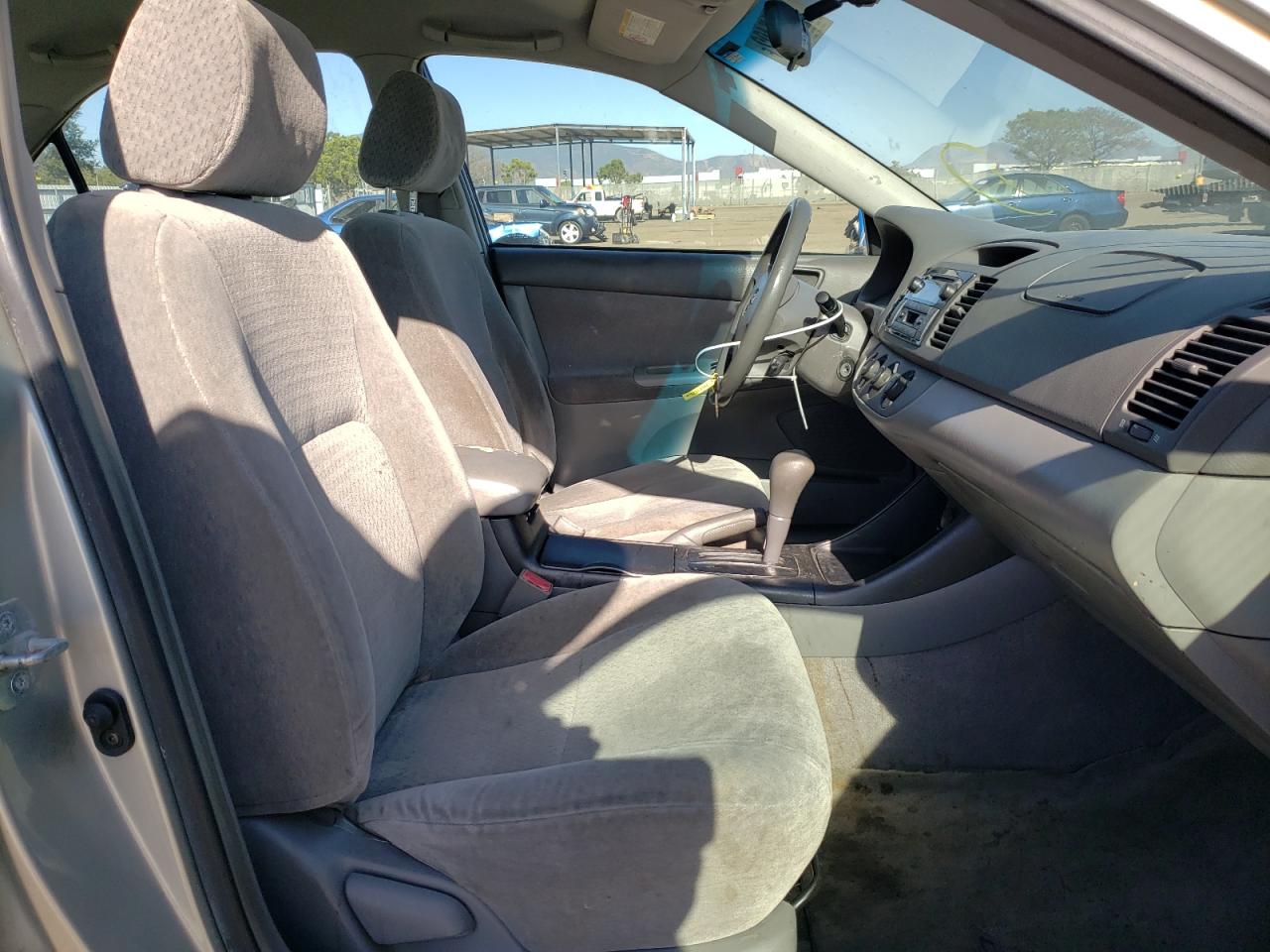 Photo 5 from auction – 2002 TOYOTA CAMRY LE with VIN JTDBE32K720066770
