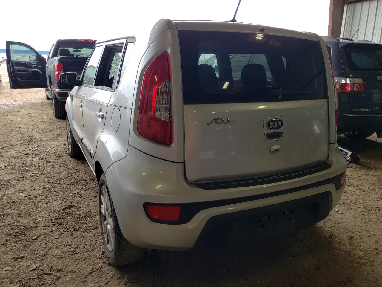 Photo 3 from auction – 2013 KIA SOUL + with VIN KNDJT2A6XD7578193