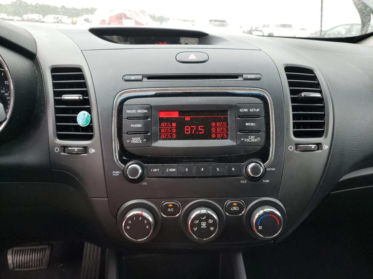 Photo 9 from auction – 2018 KIA FORTE LX with VIN 3KPFK4A73JE165265