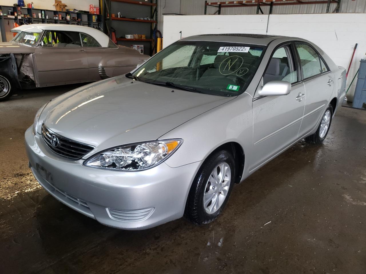 Photo 2 from auction – 2005 TOYOTA CAMRY LE with VIN 4T1BF32K15U612890
