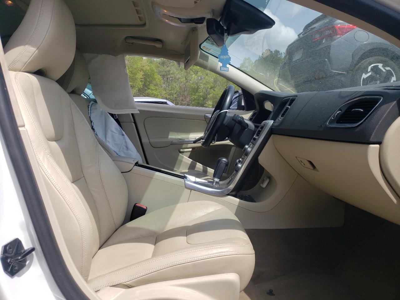 Photo 5 from auction – 2011 VOLVO S60 T6 with VIN YV1902FH6B2015958