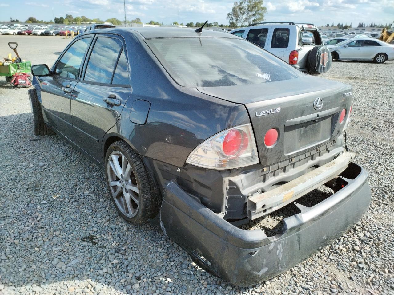 Photo 3 from auction – 2001 LEXUS IS 300 with VIN JTHBD182X10019650