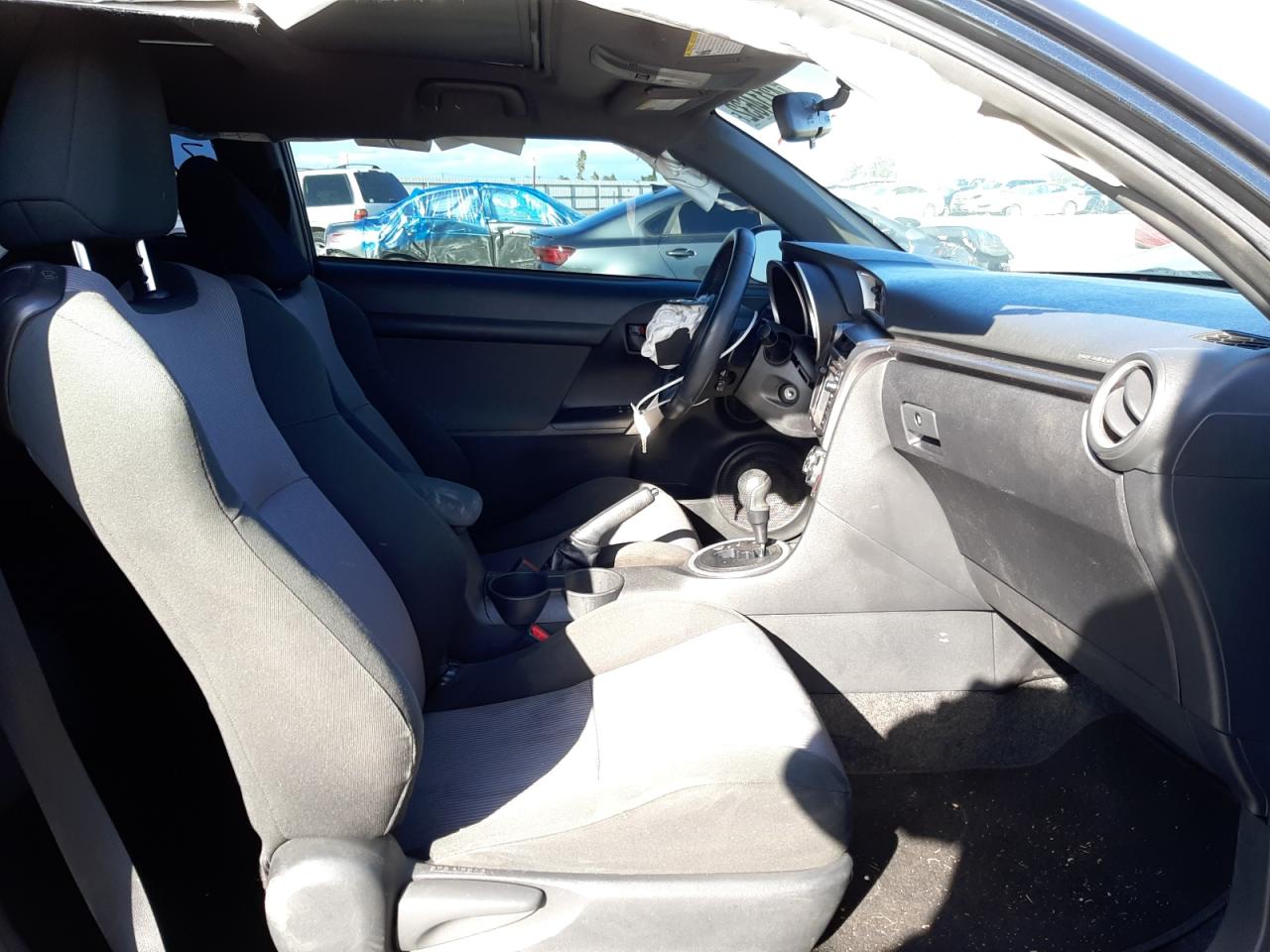 Photo 5 from auction – 2015 TOYOTA SCION TC with VIN JTKJF5C74F3092206