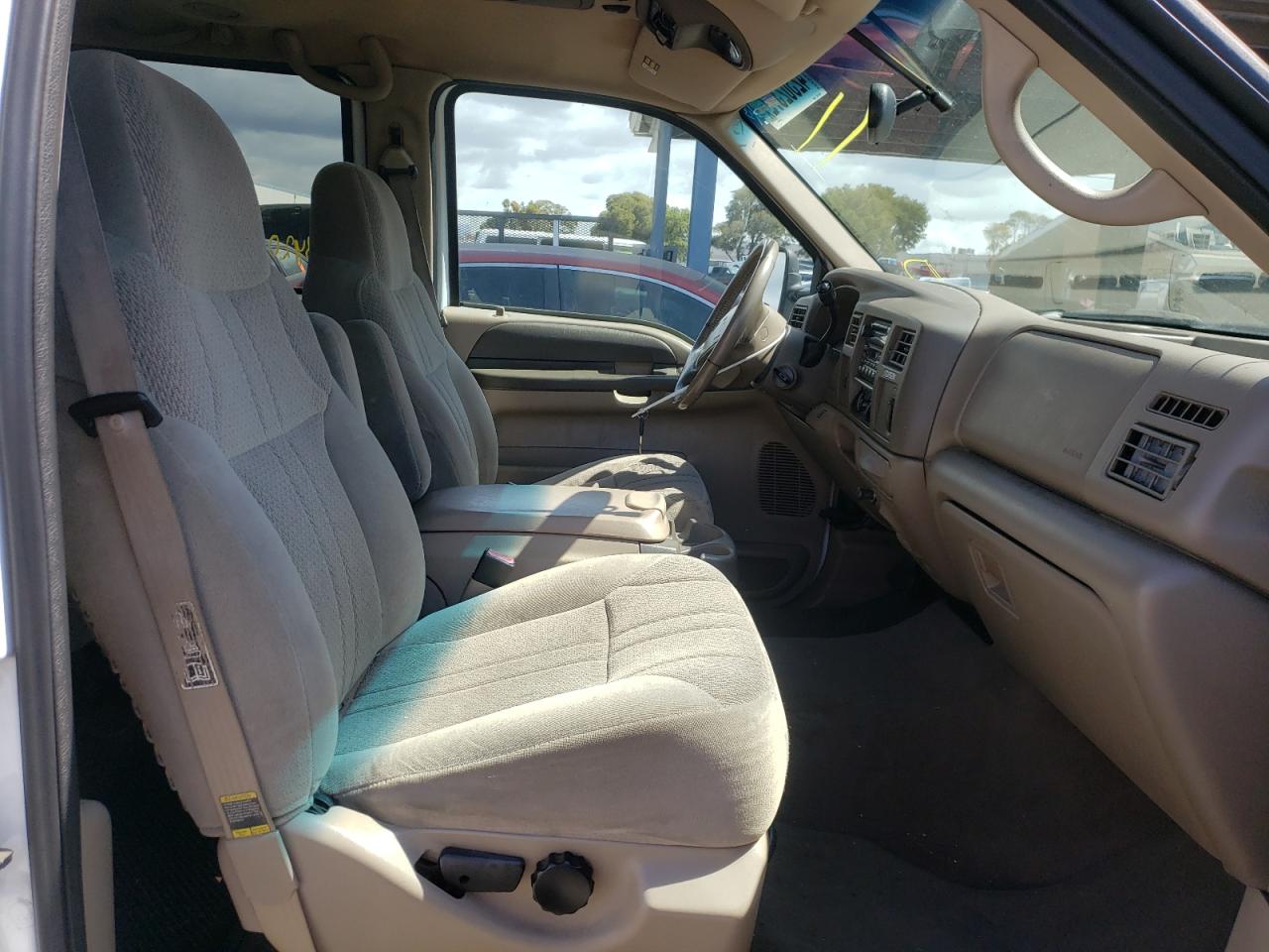 Photo 5 from auction – 2001 FORD EXCURSION with VIN 1FMNU40L01EC08391