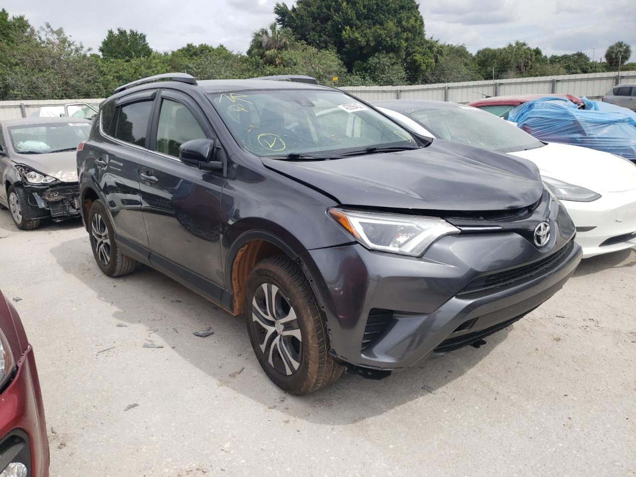 Photo 1 from auction – 2018 TOYOTA RAV4 LE with VIN JTMZFREV0JJ156971