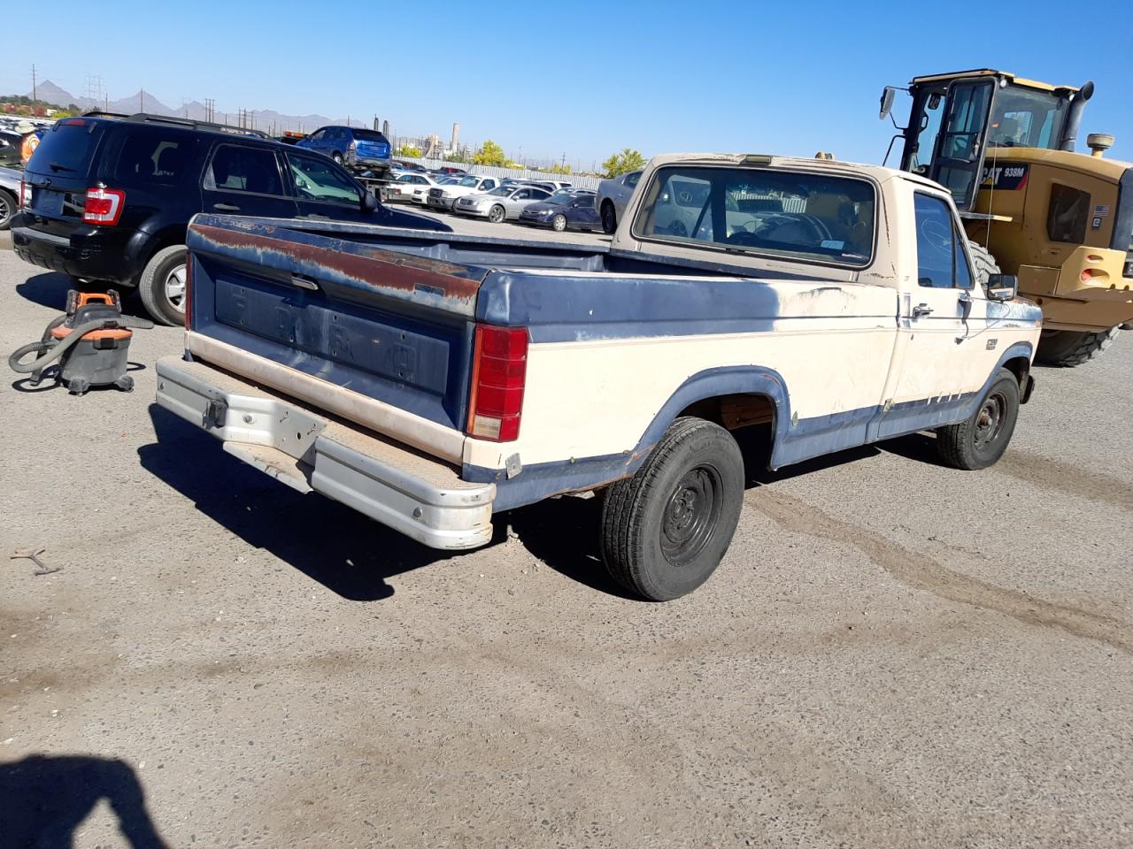 Photo 4 from auction – 1986 FORD F150 with VIN 1FTEF15N0GPB20106