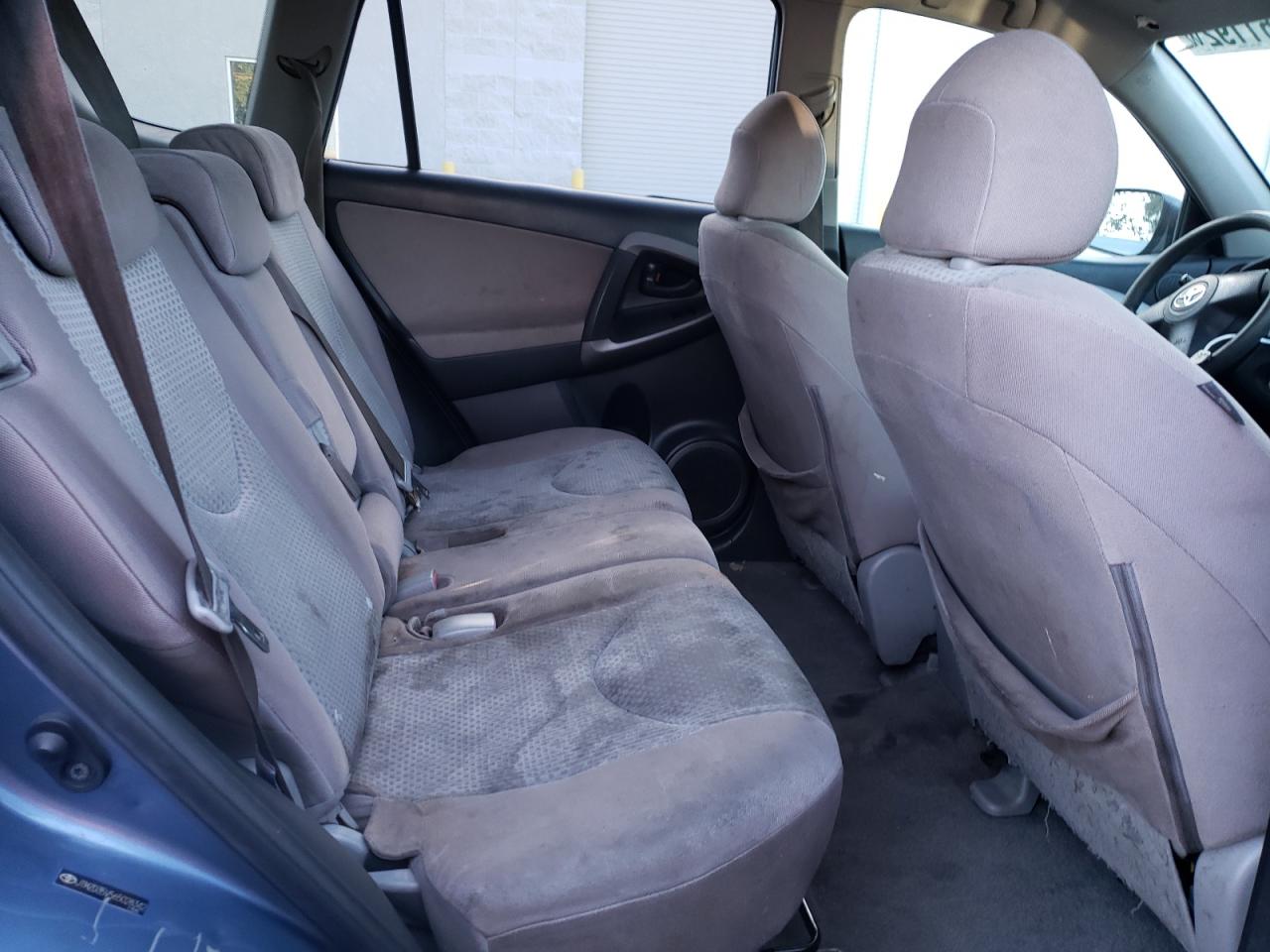 Photo 6 from auction – 2006 TOYOTA RAV4 with VIN JTMZD35V565028342