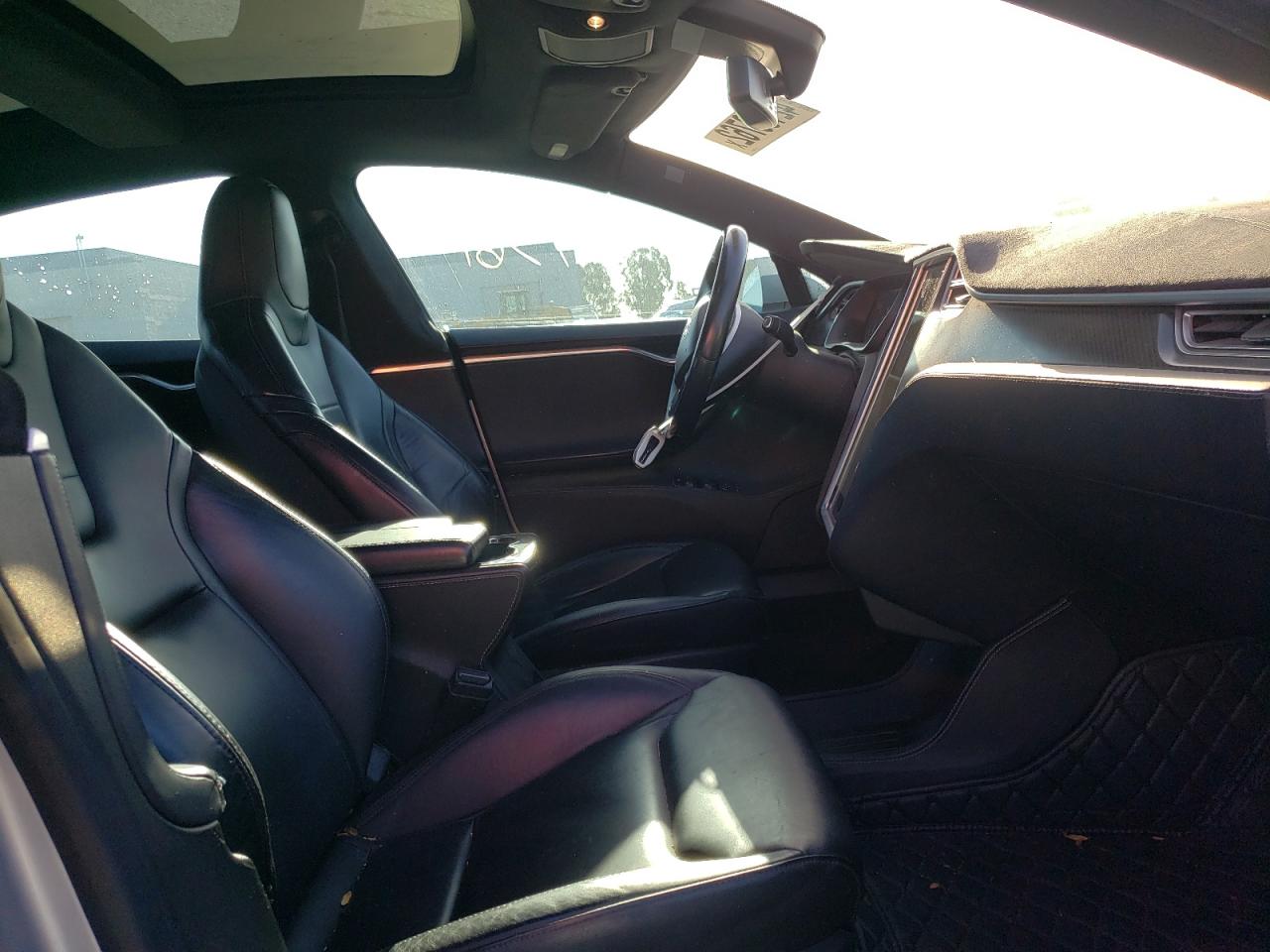 Photo 5 from auction – 2014 TESLA MODEL S with VIN 5YJSA1H27EFP64325