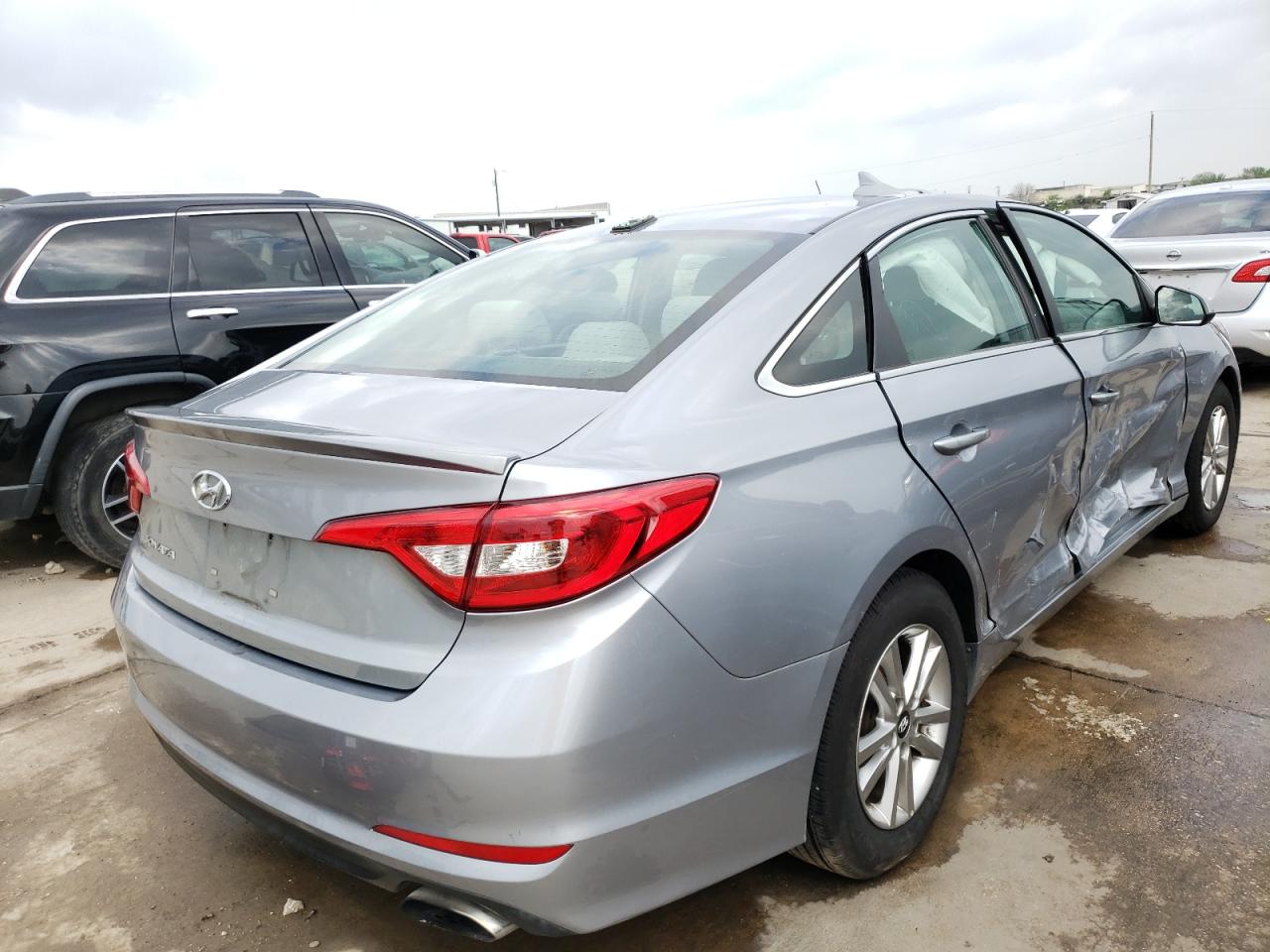 Photo 4 from auction – 2017 HYUNDAI SONATA SE with VIN 5NPE24AF7HH472270