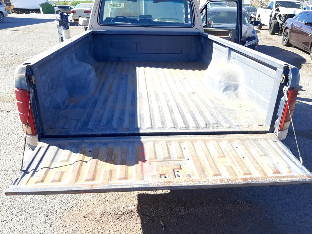 Photo 6 from auction – 1986 FORD F150 with VIN 1FTEF15N0GPB20106