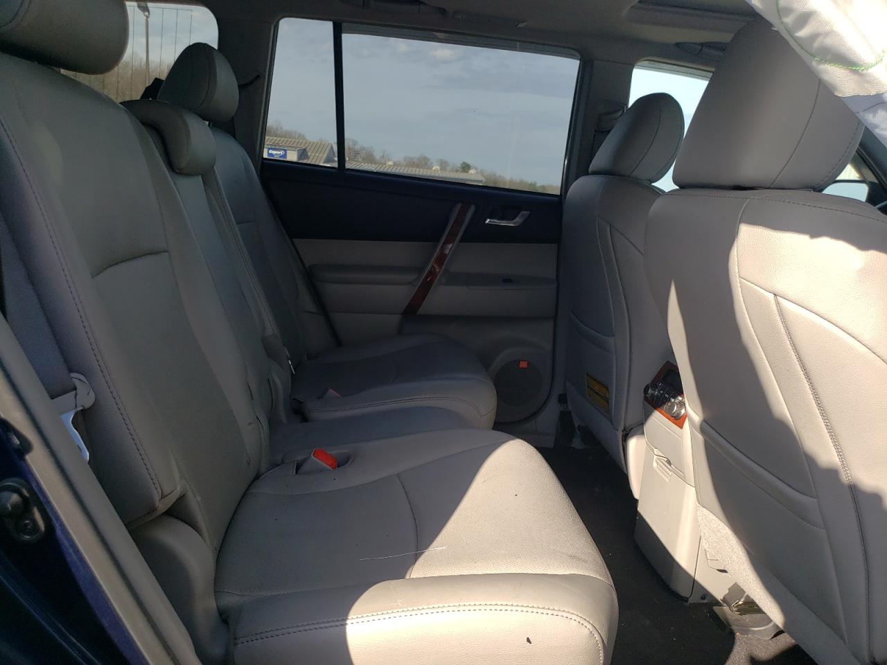 Photo 6 from auction – 2013 TOYOTA HIGHLANDER with VIN 5TDDK3EH0DS265080