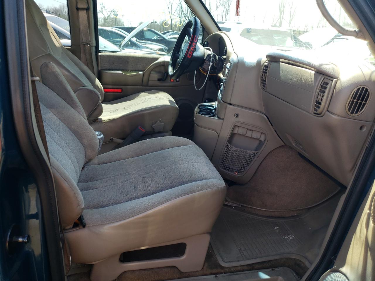 Photo 5 from auction – 2003 GMC SAFARI XT with VIN 1GKEL19X43B510237