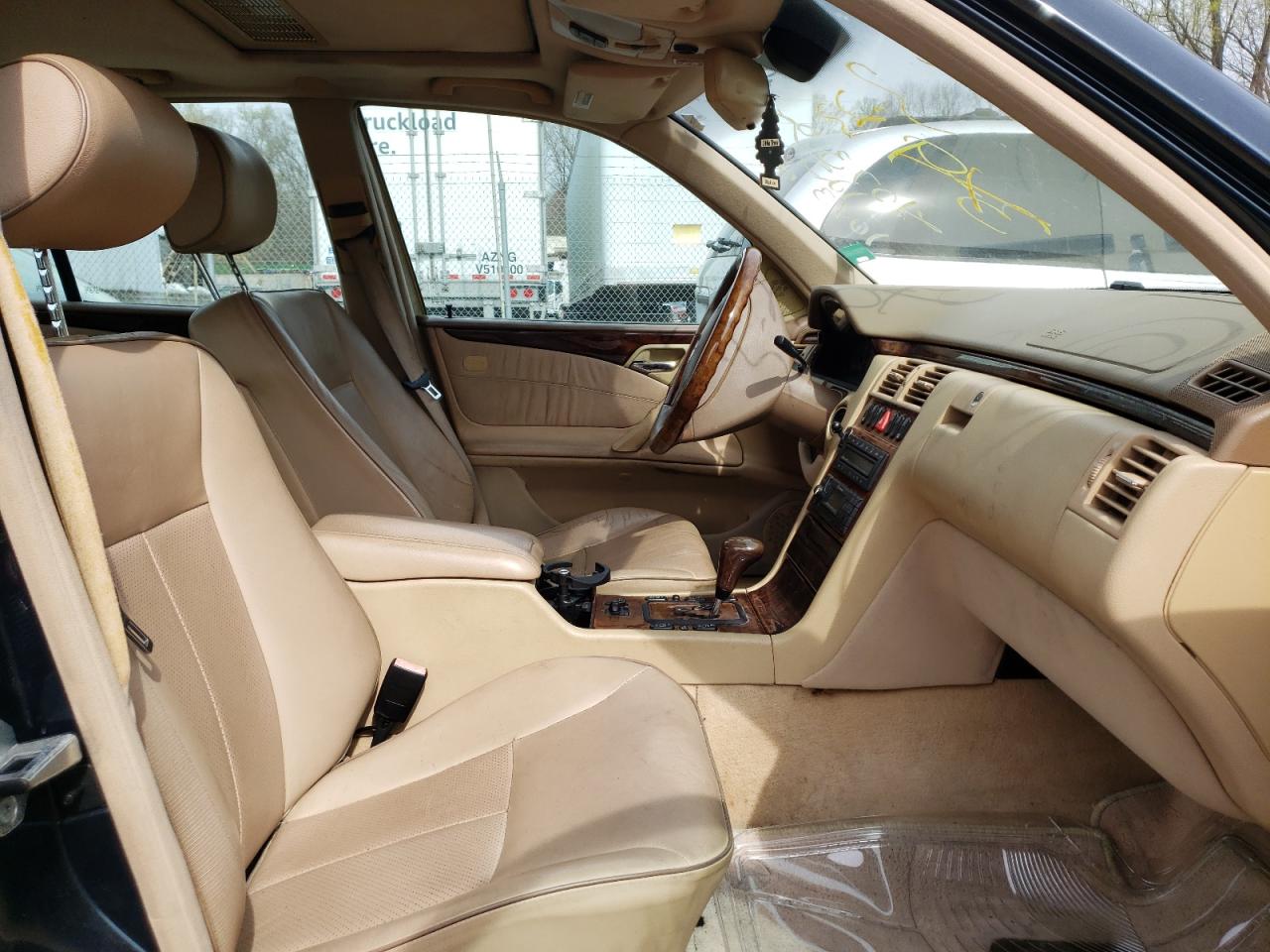 Photo 5 from auction – 2001 MERCEDES-BENZ E 430 with VIN WDBJF83J61X049359