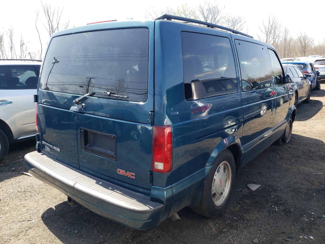 Photo 4 from auction – 2003 GMC SAFARI XT with VIN 1GKEL19X43B510237