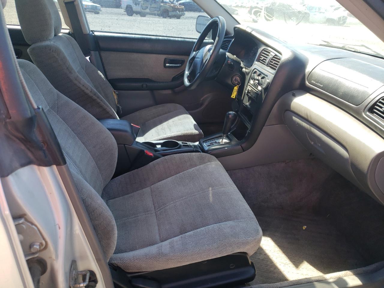 Photo 5 from auction – 2002 SUBARU LEGACY L with VIN 4S3BE635X27204898