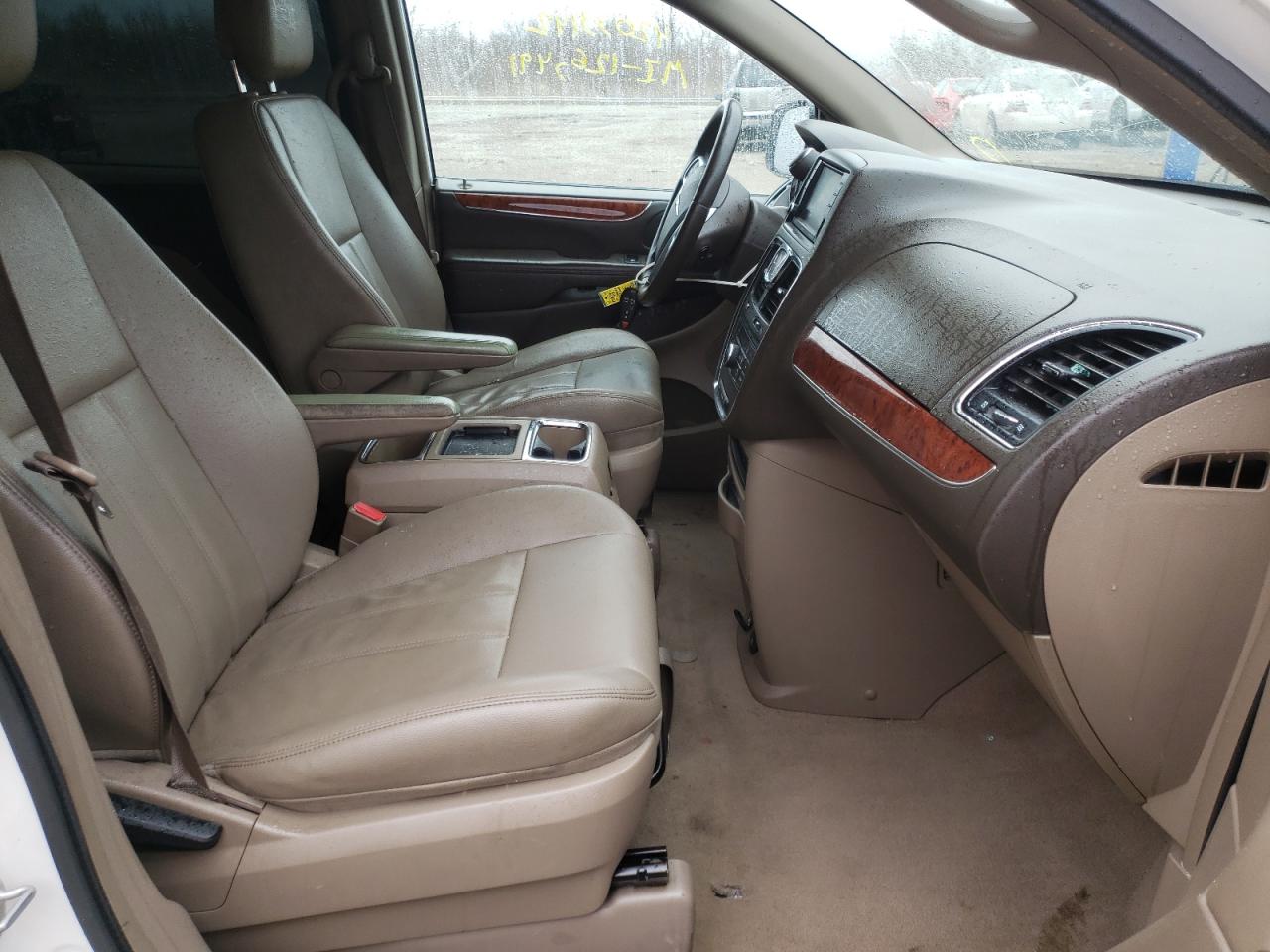 Photo 5 from auction – 2013 CHRYSLER TOWN & COU with VIN 2C4RC1BG9DR684668