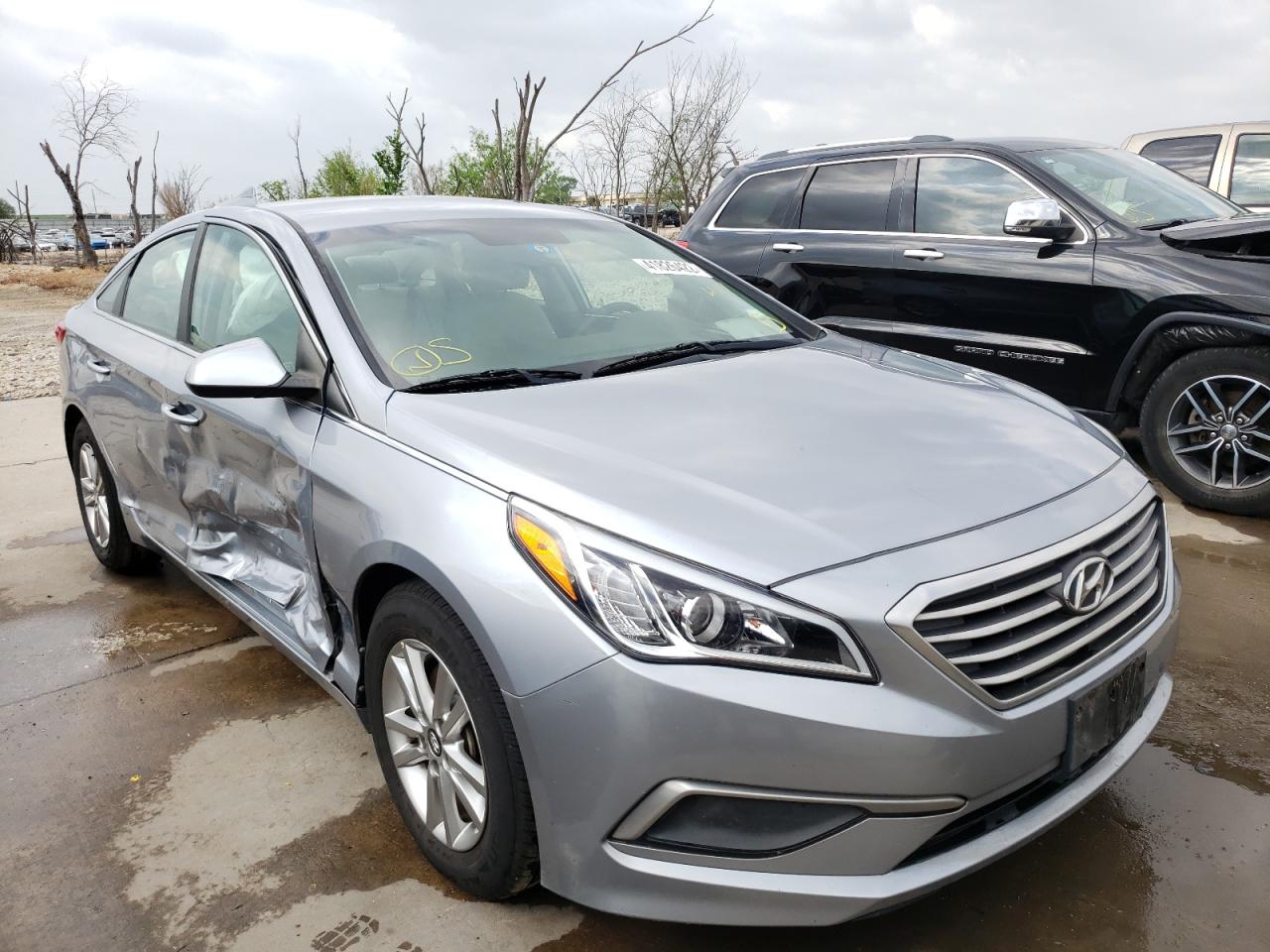 HYUNDAI SONATA SE 2017 with VIN 5NPE24AF7HH472270 - Photo from auction